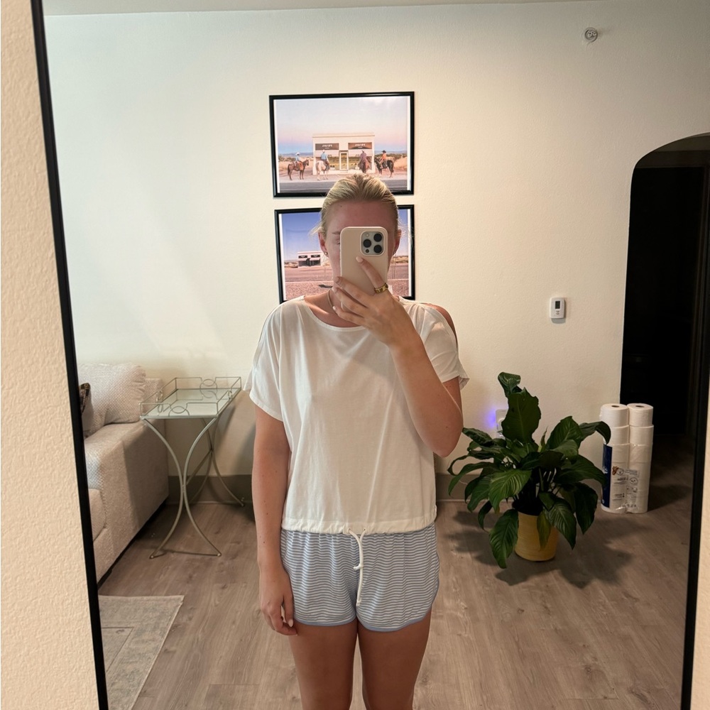 Lululemon athletica | White Short Sleeve Tee